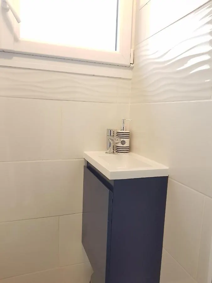La Minoterie - Studio Avec Kitchenette Et Chambre D'Hotes ル・パレ 0*,